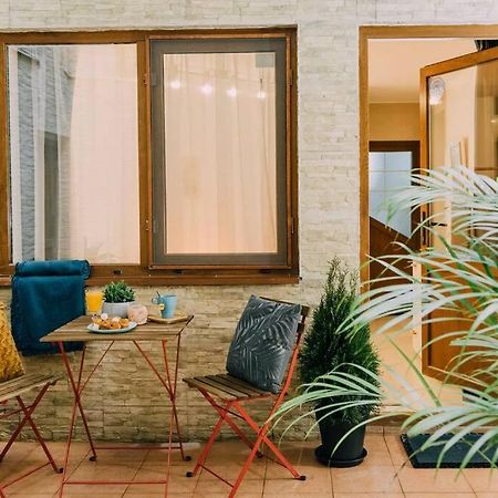 Studio With Private Terrace Next To Cismigiu Bukares Bagian luar foto
