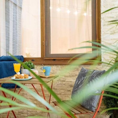 Studio With Private Terrace Next To Cismigiu Bukares Bagian luar foto