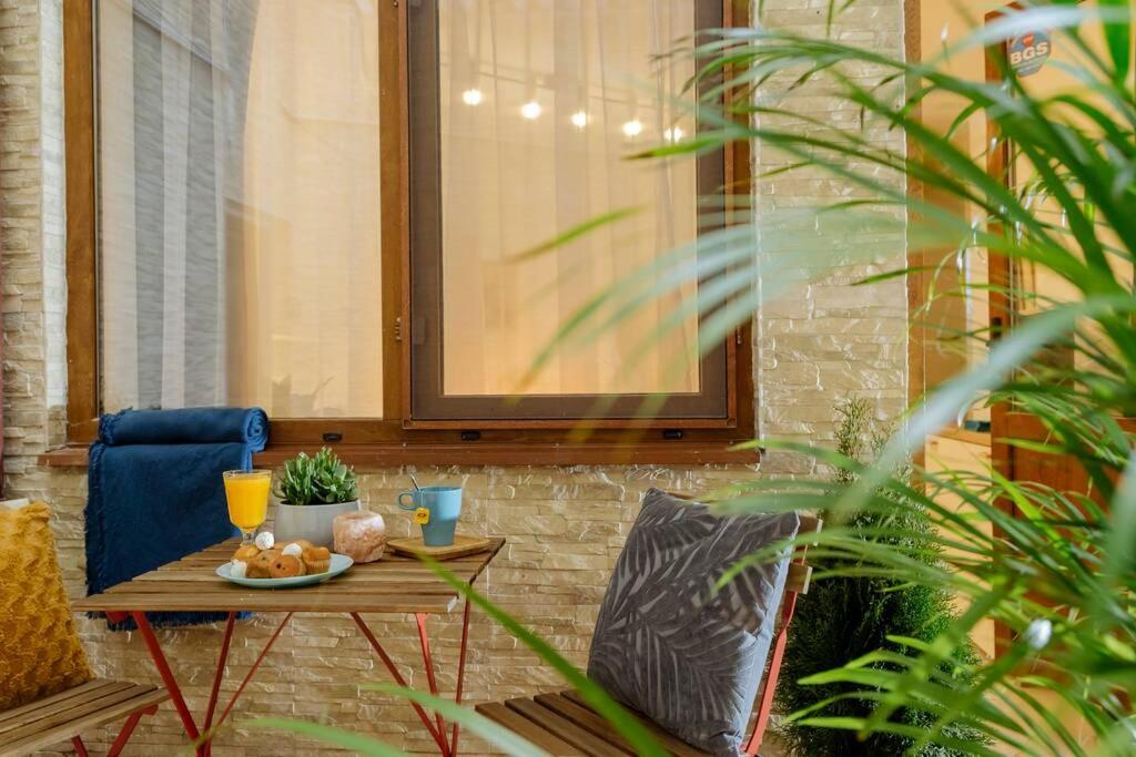 Studio With Private Terrace Next To Cismigiu Bukares Bagian luar foto