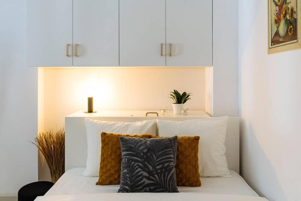 Studio With Private Terrace Next To Cismigiu Bukares Bagian luar foto