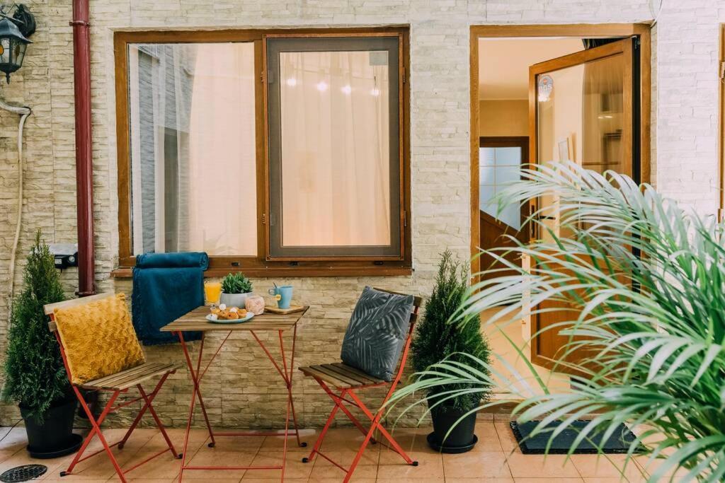 Studio With Private Terrace Next To Cismigiu Bukares Bagian luar foto
