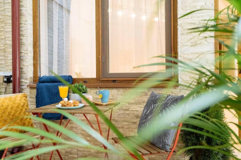 Studio With Private Terrace Next To Cismigiu Bukares Bagian luar foto
