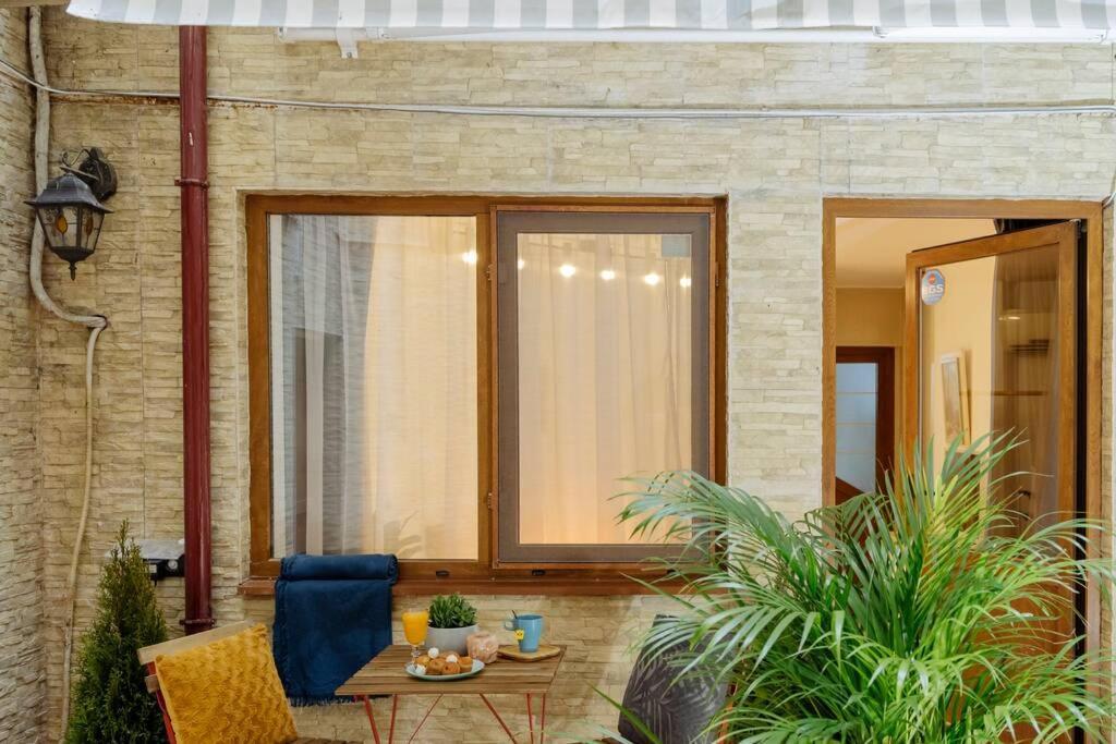 Studio With Private Terrace Next To Cismigiu Bukares Bagian luar foto